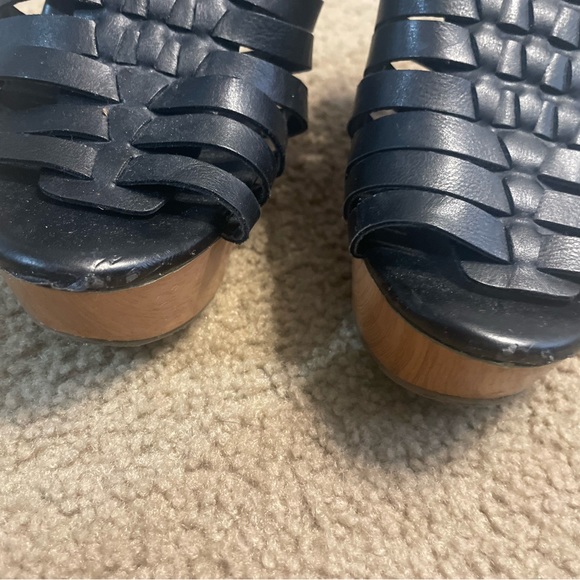 Mossimo Brand Black Wedges - Picture 2 of 4